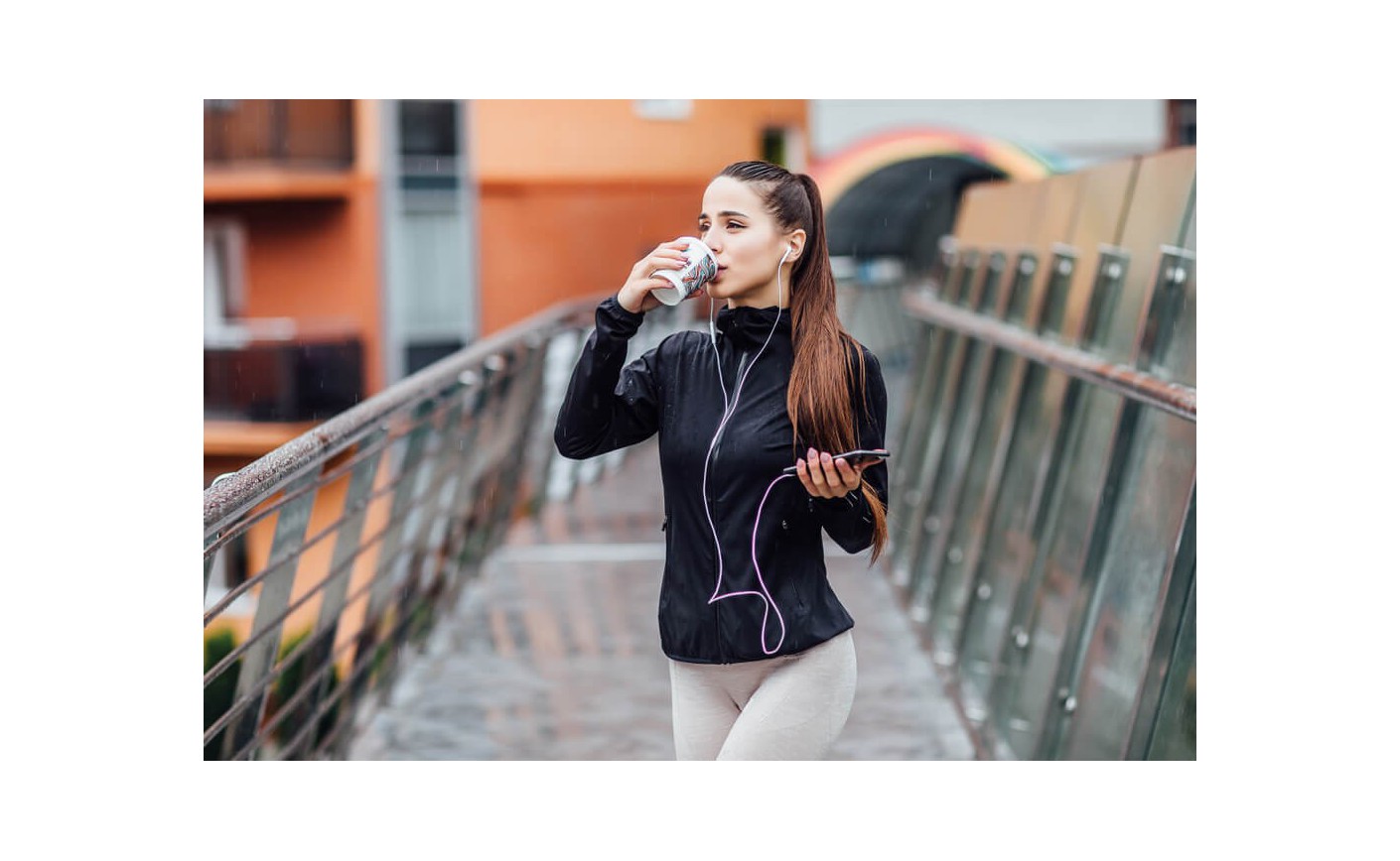 Kawa przed treningiem. Jak kofeina wpływa na wyniki sportowe?