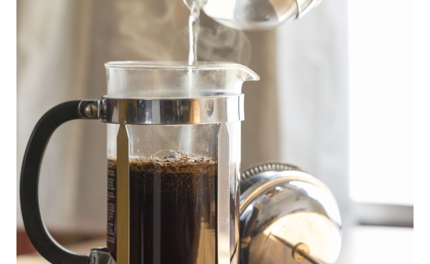 Woda do parzenia kawy – jaką powinna mieć temperaturę?