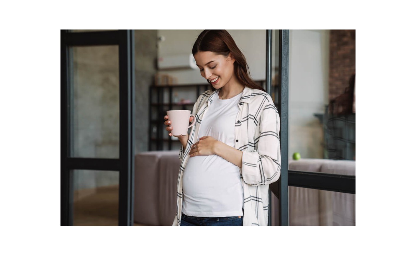 Picie kawy w ciąży – czy kofeina szkodzi dziecku?
